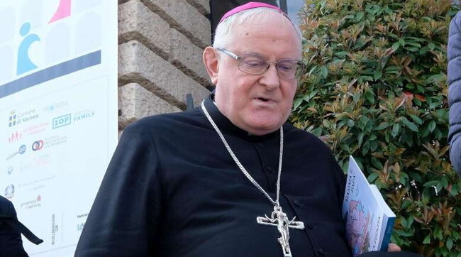Verona, professore di religione critica il vescovo per il suo appoggio (di fatto) a Sboarina: licenziato