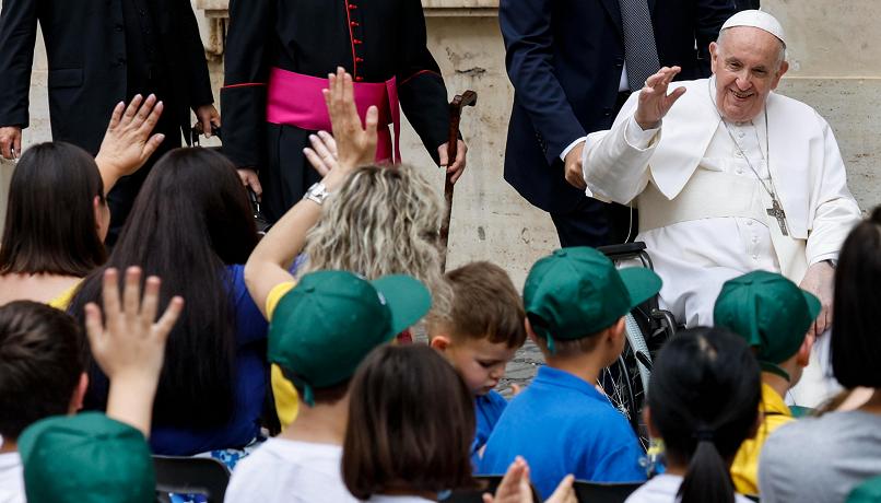 Le parole del Papa a un bambino ucraino: "Voglio andare a Kiev ma aspetto il momento giusto"