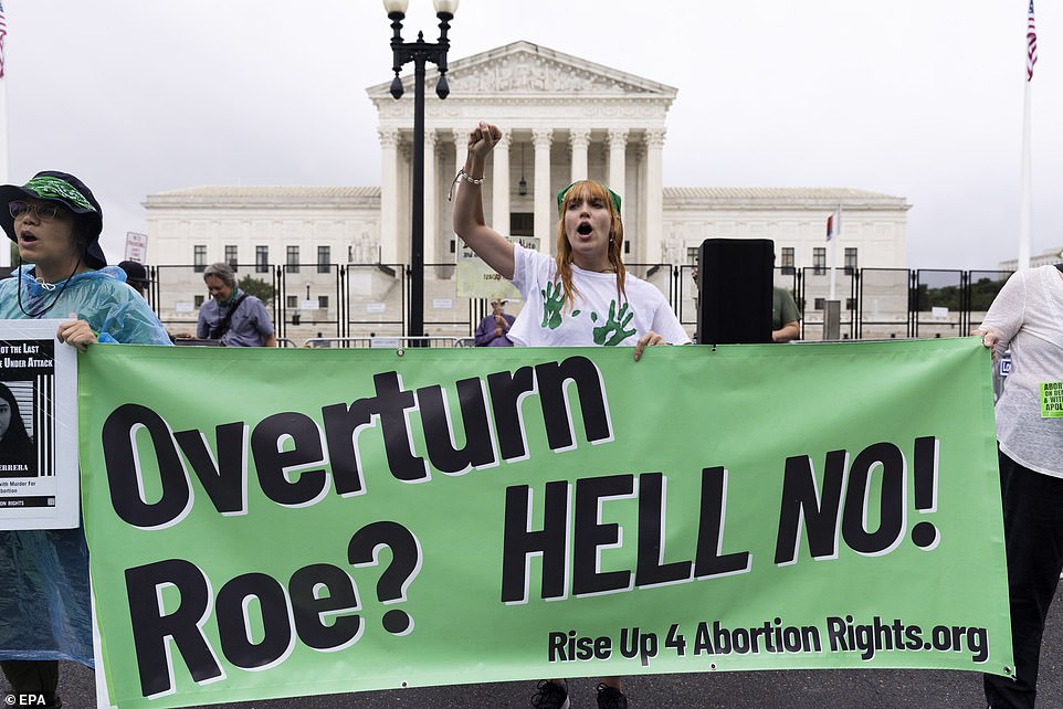 Stati Uniti, la Corte Suprema cancella il diritto all'aborto