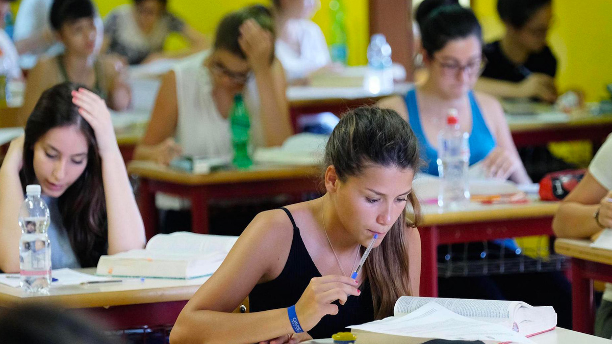 Esami di maturità, ecco le tracce per la prima prova: Segre, Pascoli, il discorso di Parisi e il Covid