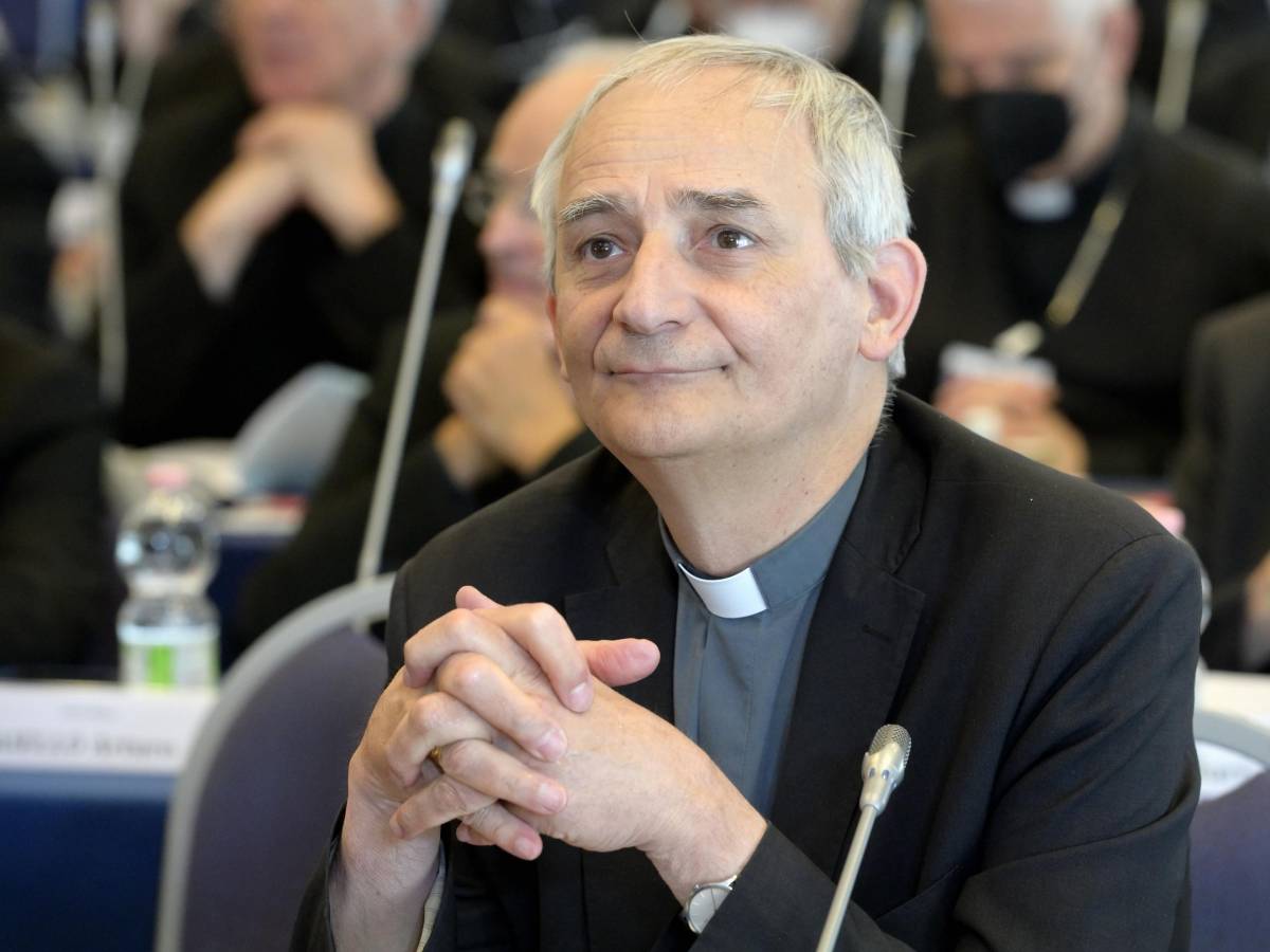 Il cardinale Zuppi: "L'Ucraina aggredita ha diritto all'auto-difesa, su questo non c'è dubbio"