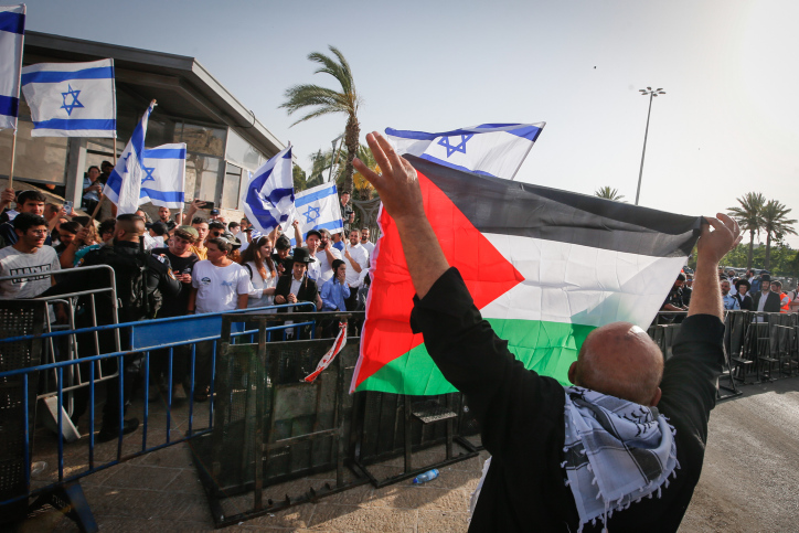 Israele, quella bandiera palestinese sventolata e il vento maligno del fascismo