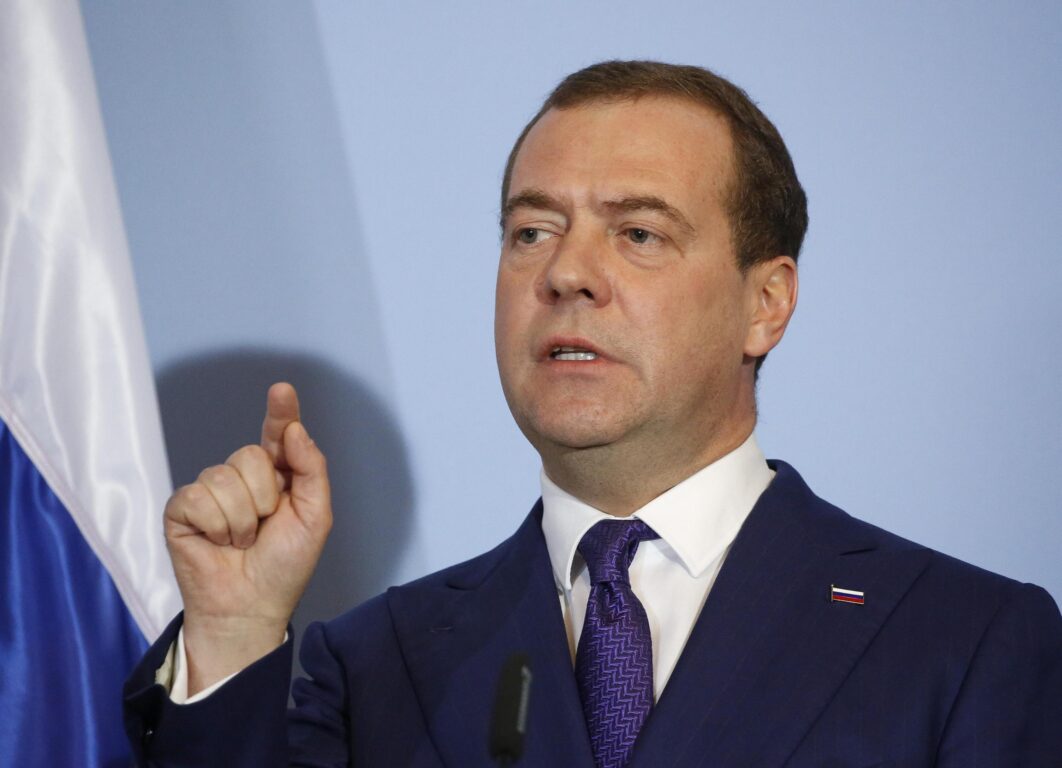 Medvedev rilancia la guerra di Putin: "Libereremo i territori occupati dai nazisti ucraini"