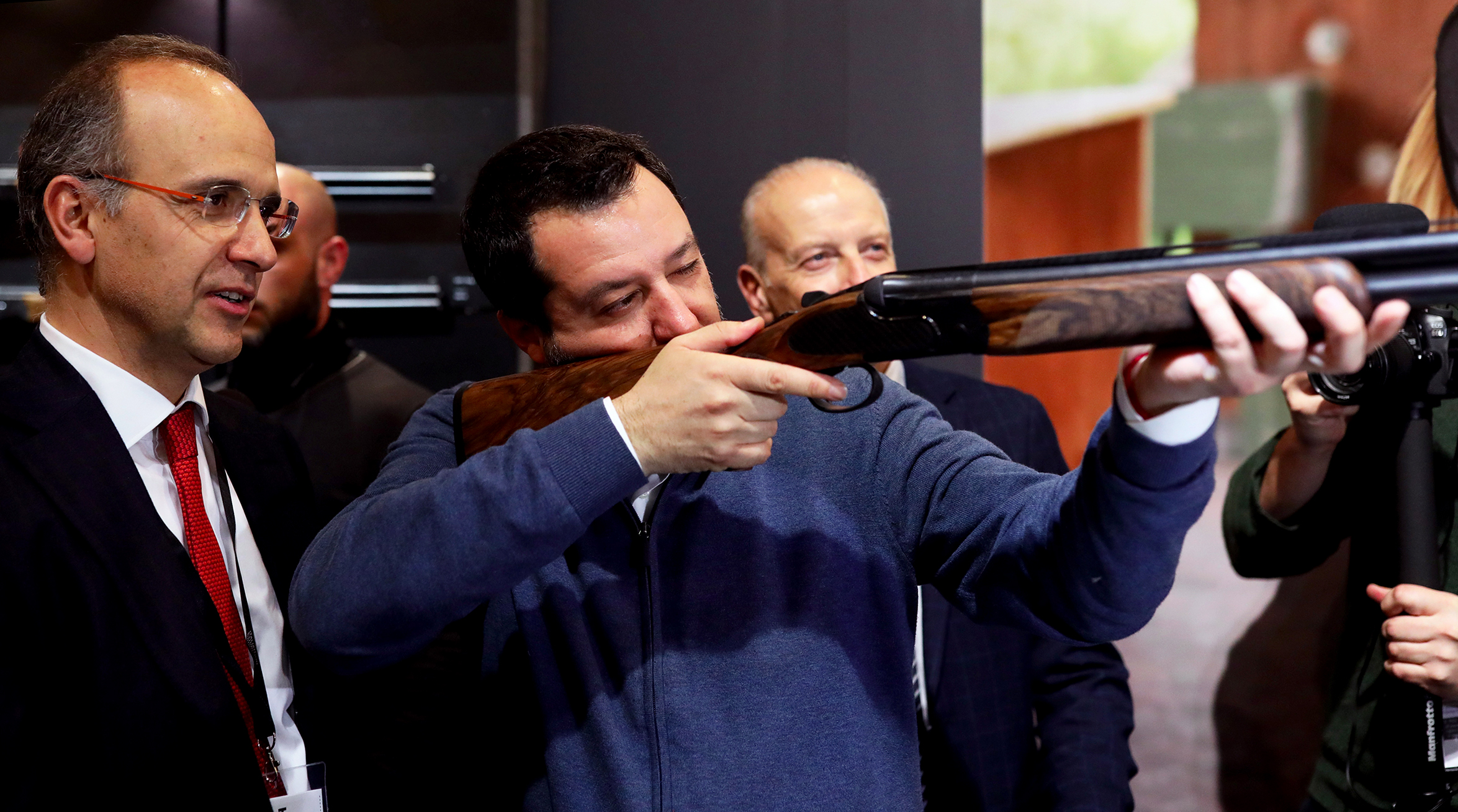 Salvini il 'pacifista' continua a tirare la volata a Putin e si aggrappa perfino a Medvedev