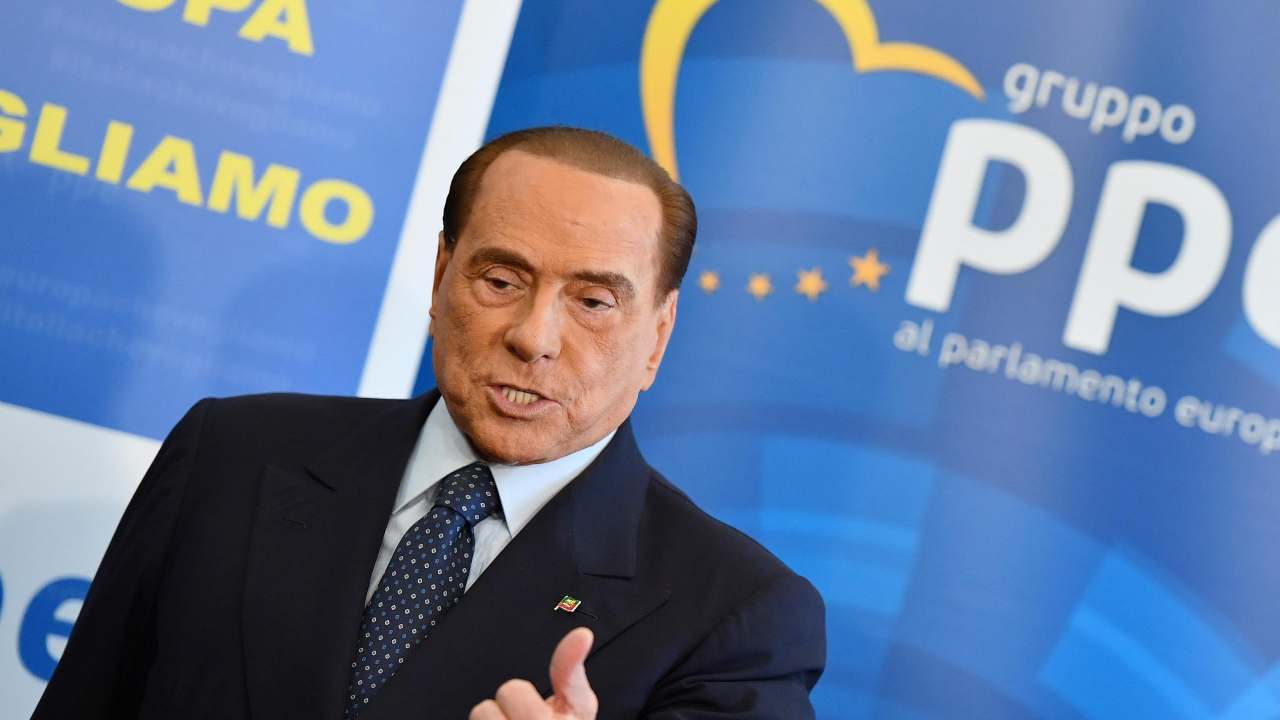 Elezioni, Berlusconi: "La sinistra vuole la patrimoniale, noi metteremo la flat tax al 23%"