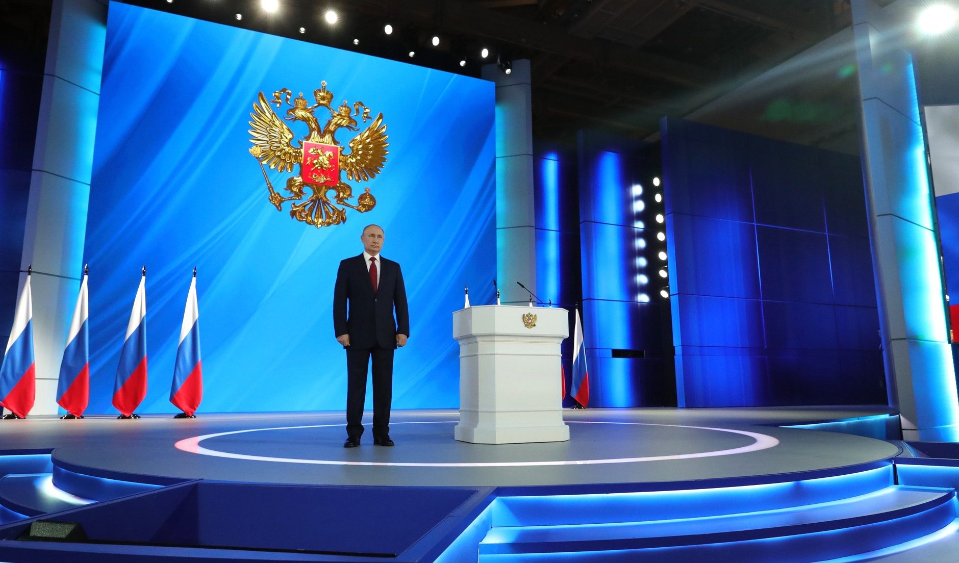 La Russia di Putin: un paese che si nutre di slogan da imperialismo straccione, come fece Mussolini