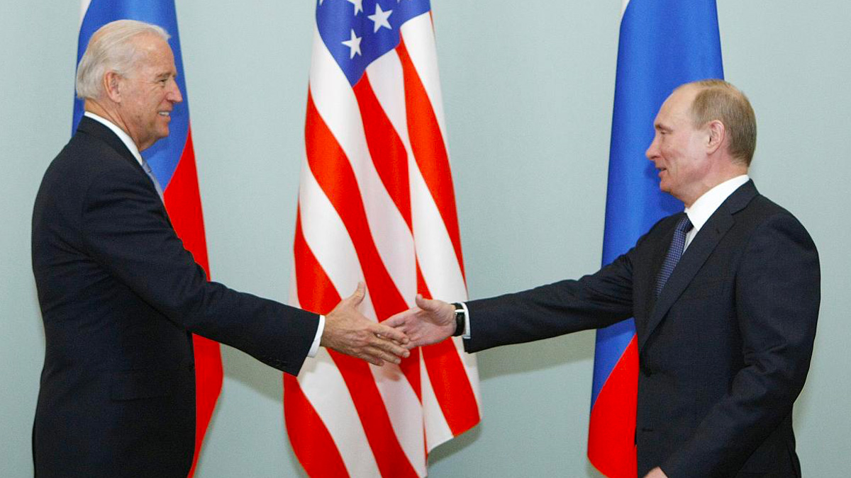 Ucraina, nessun incontro tra Biden e Putin. Ma il Cremlino apre a Zelensky: "Non siamo contrari"