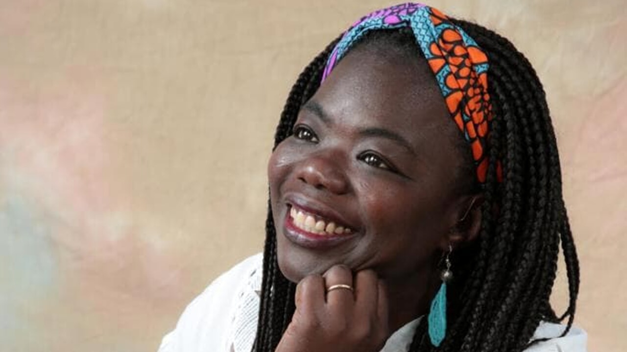 Razzismo: danno a una scrittrice africana una foto oscena con una svastica