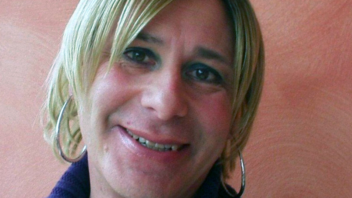 Professoressa transgender si toglie la vita nel camper in cui viveva: sul web il suo testamento
