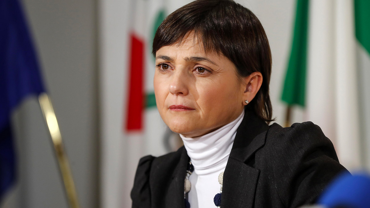Governo, Serracchiani: "Chi ama l'Italia vota la fiducia, serve unità per affrontare la crisi"
