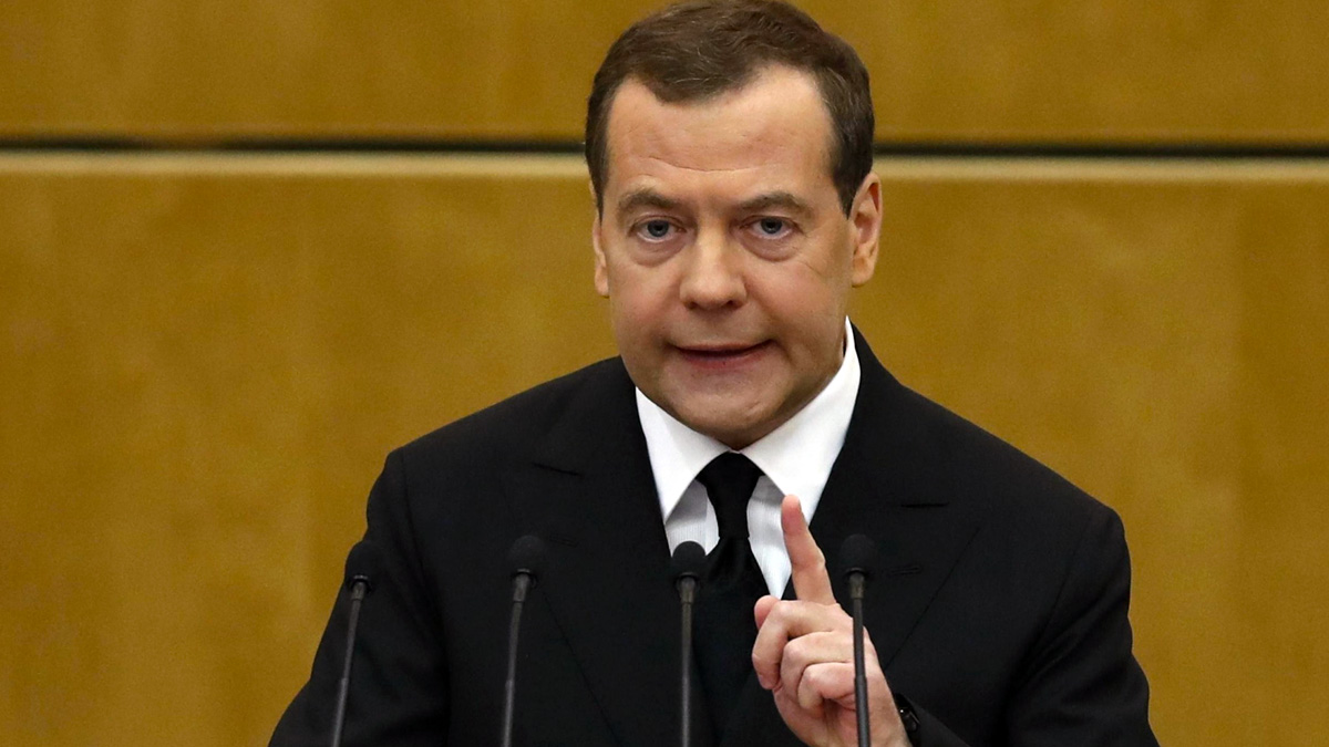 Medvedev, ironia idiota: "La Russia è colpevole anche dell'assassinio di Giulio Cesare..."