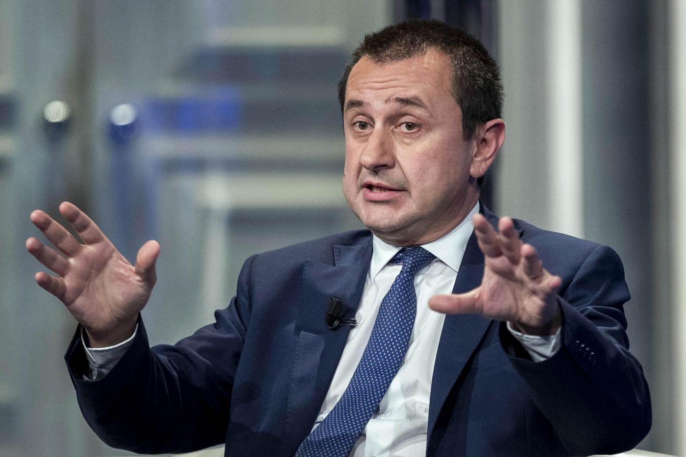 Italia Viva, anche il 'fedelissimo' Rosato non esclude di mollare Renzi