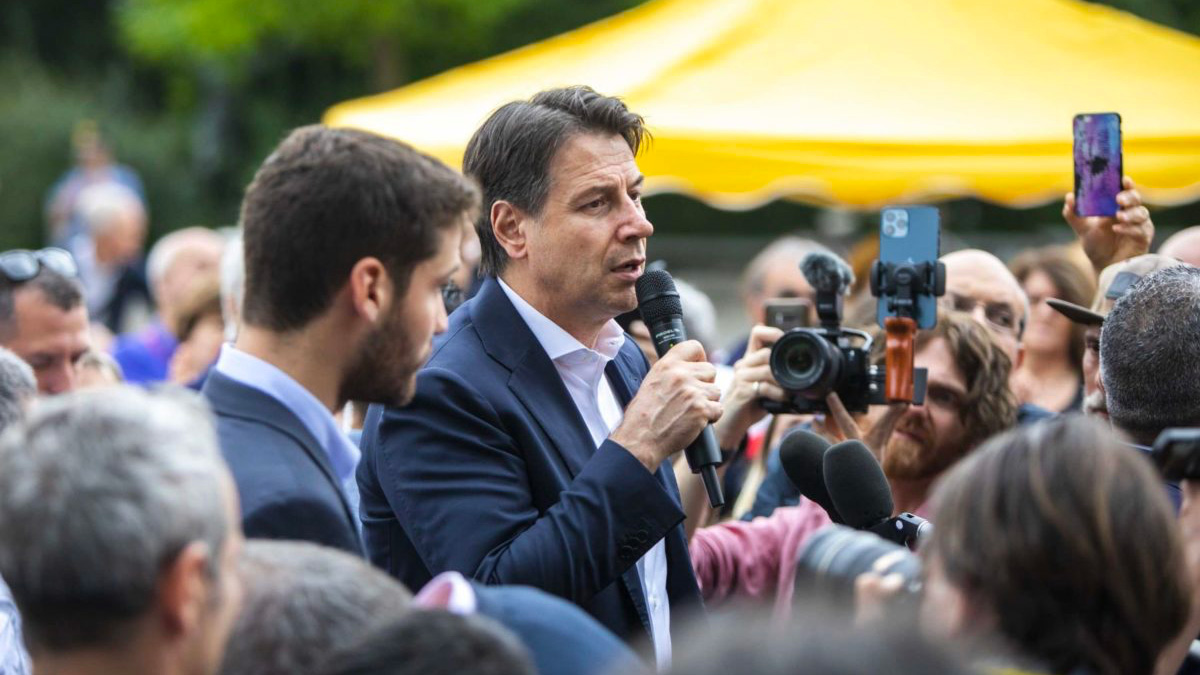 giuseppe-conte M5s, Giuseppe Conte contro Giarrusso: "Ha lasciato il Movimento, ora lasci la poltrona da eurodeputato"