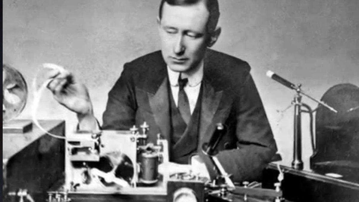 "Guglielmo Marconi era fascista e antisemita". Il Comune di Cardiff cancella la statua del padre della radio