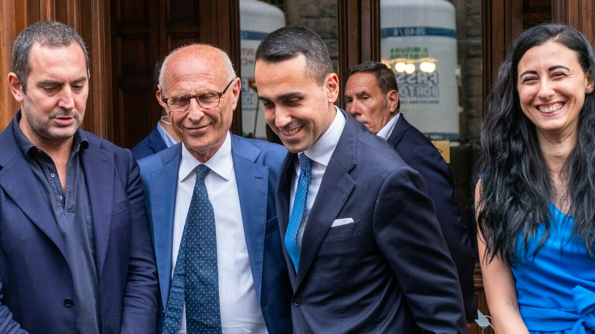 Di Maio respinge le accuse: "Nessun partito personale, ci ispiriamo ai Sindaci d'Italia"