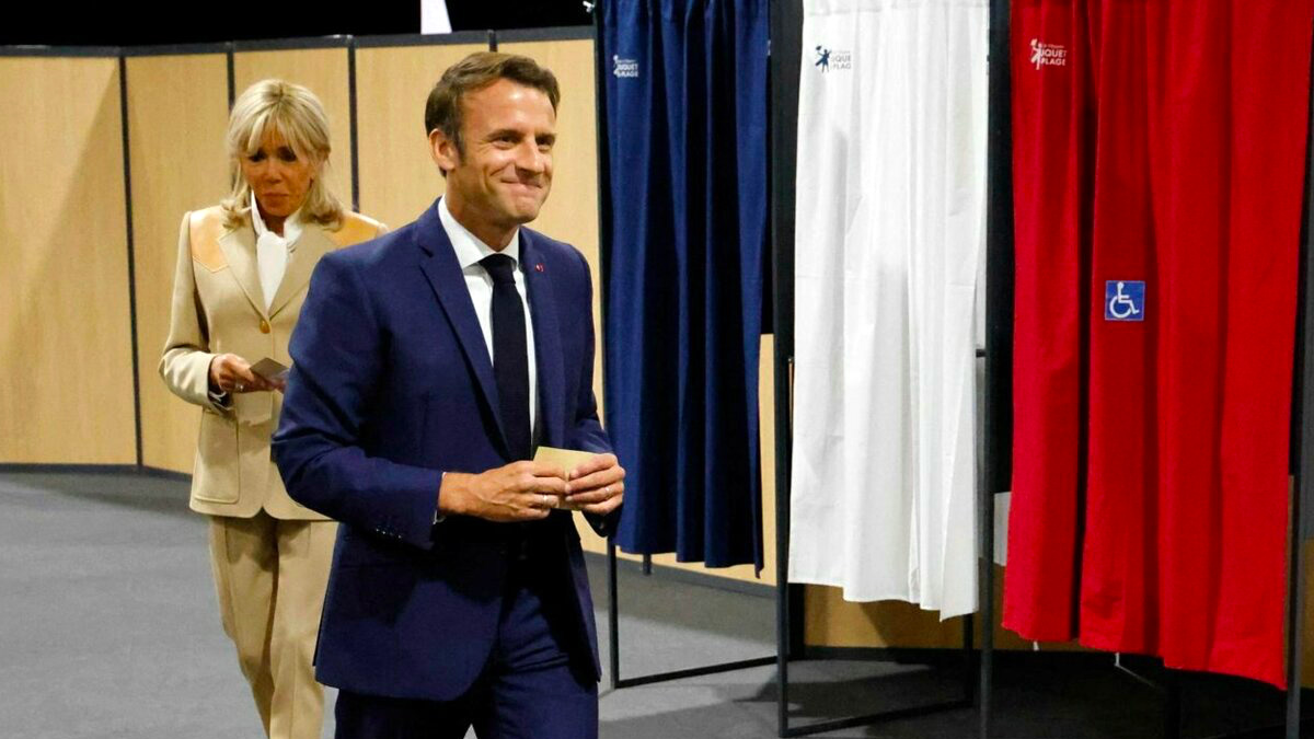Elezioni Francia, la maggioranza di Macron è in bilico: la sinistra di Melenchon fa il pieno di voti