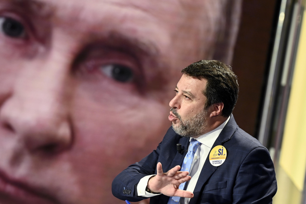 Salvini usa la guerra del suo idolo Putin per attaccare l'Europa: "Ricordarsi che vengono prima gli italiani..."