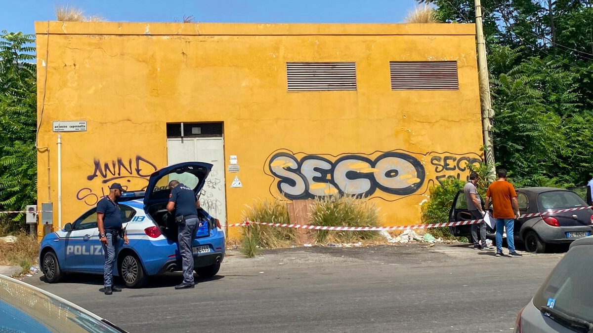 Palermo, un cadavere è stato ritrovato dentro un'auto in Piazza Giachery