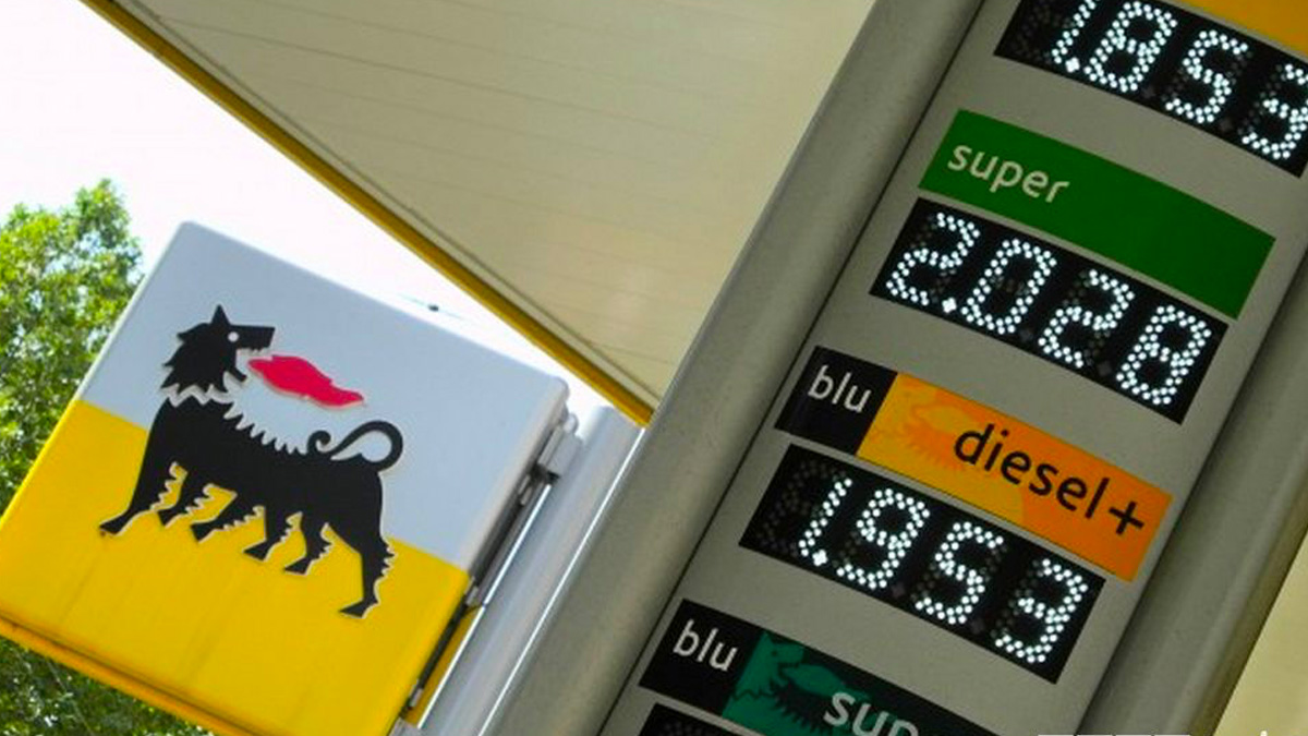 Prezzi benzina, continua a scendere il costo al litro: 1,907 per la verde