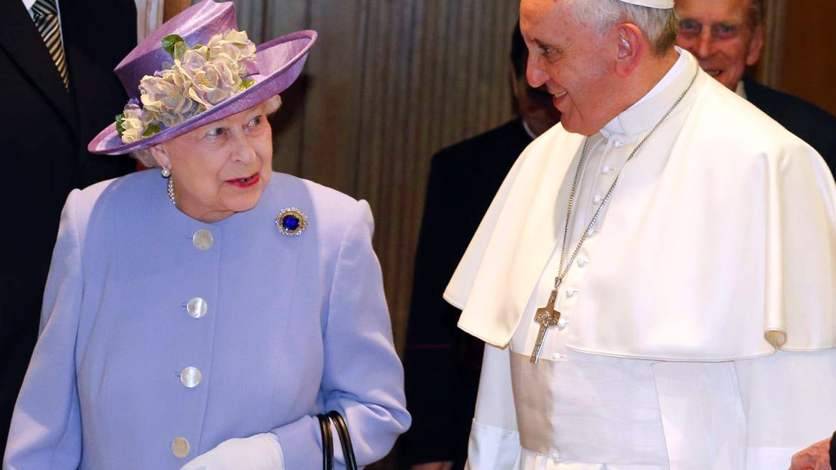 La Regina Elisabetta e gli auguri di Papa Francesco: "Prosperità e pace". Via alle celebrazioni