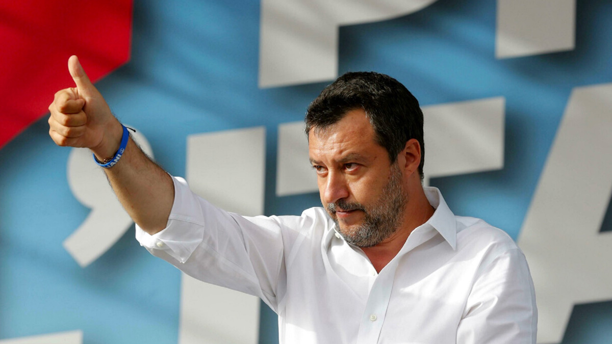 Salvini fa il verso a Meloni: "La sinistra mette in crisi il Governo con ius scholae e legalizzazione della cannabis"
