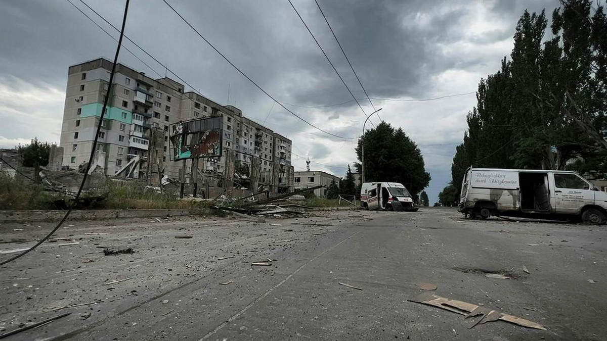 Ucraina, il governatore di Donetsk: "Abbandonate le città, il nostro destino si deciderà qui"