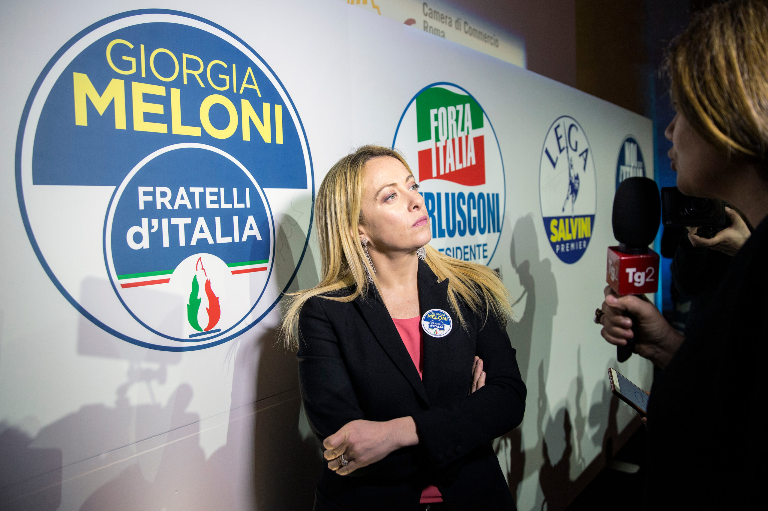 Giorgia Meloni, veleni su Salvini e Berlusconi: "Noi vogliamo combattere il Pd e loro?"