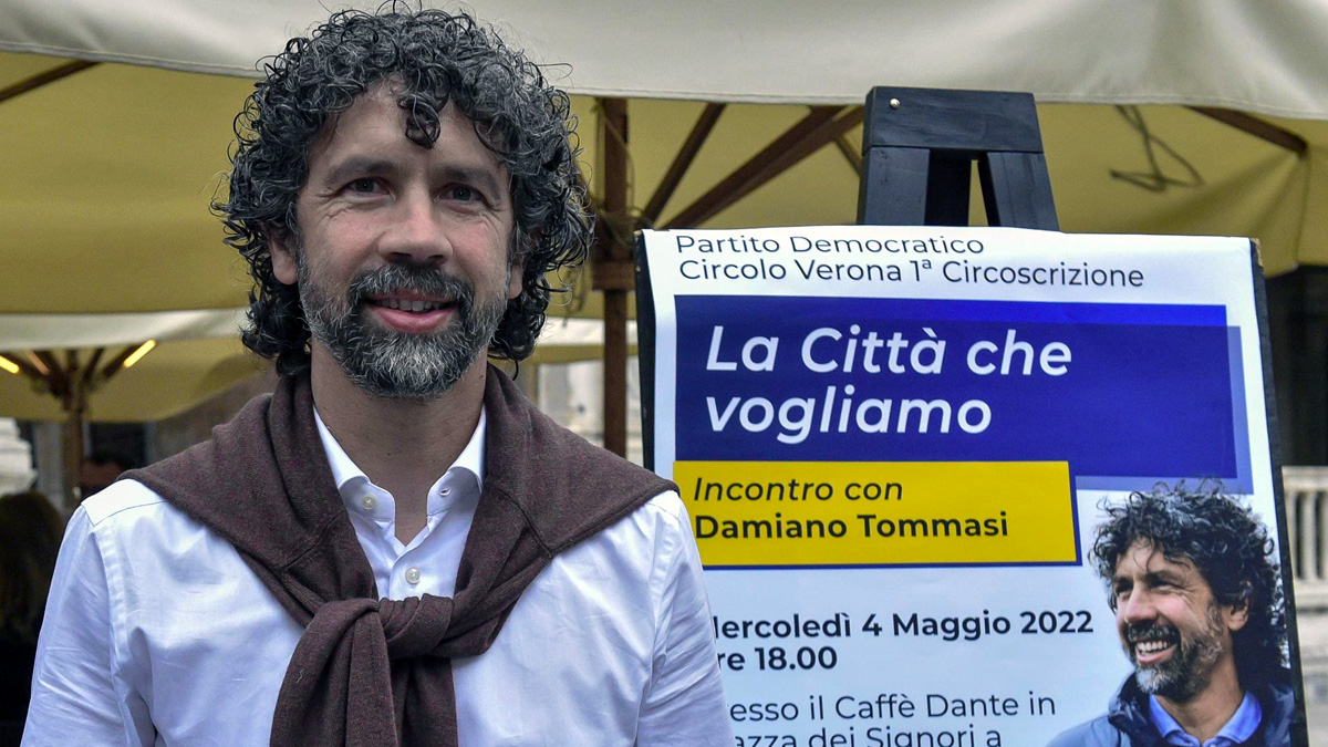 Elezioni, Damiano Tommasi verso il ballottaggio. "Verona è stanca della destra vuole cambiare pagina"