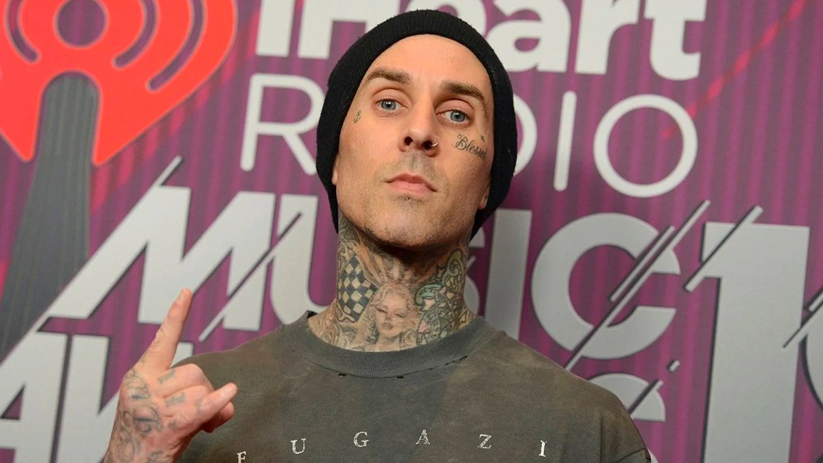 Trevis Barker dei Blink 182 è ricoverato d'urgenza. La figlia: "Pregate per lui"