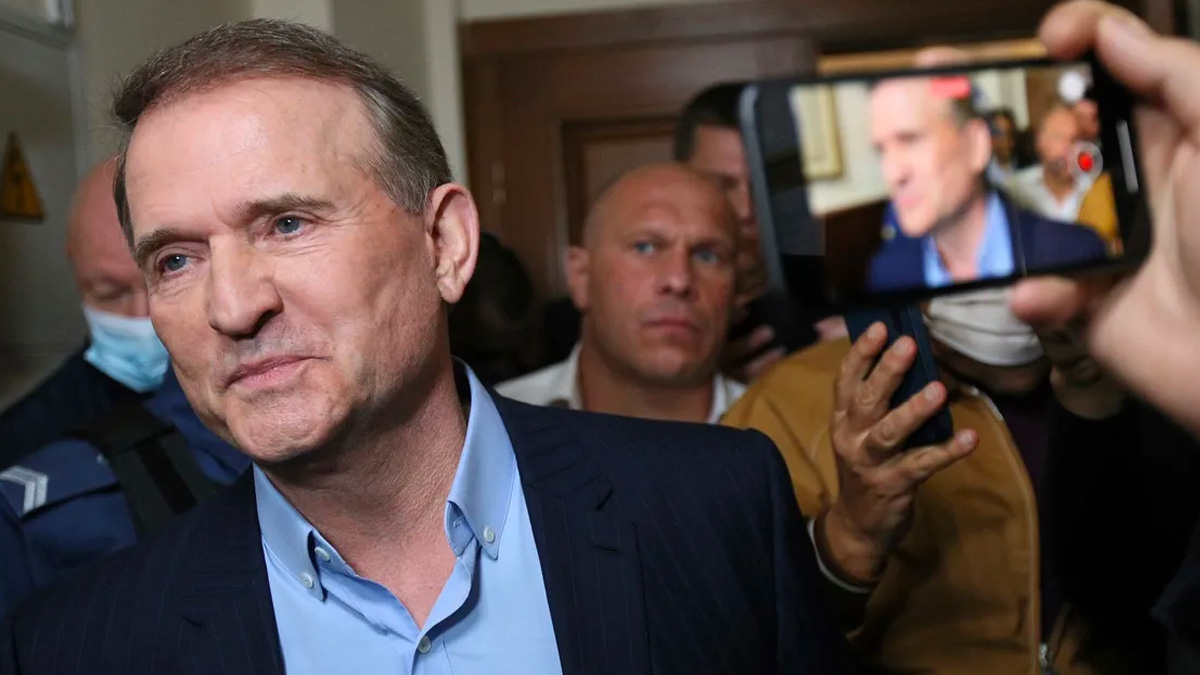 viktor-medvedchuk Ucraina, l'oligarca Medvedchuk a processo: è accusato di tradimento e appropriazione indebita