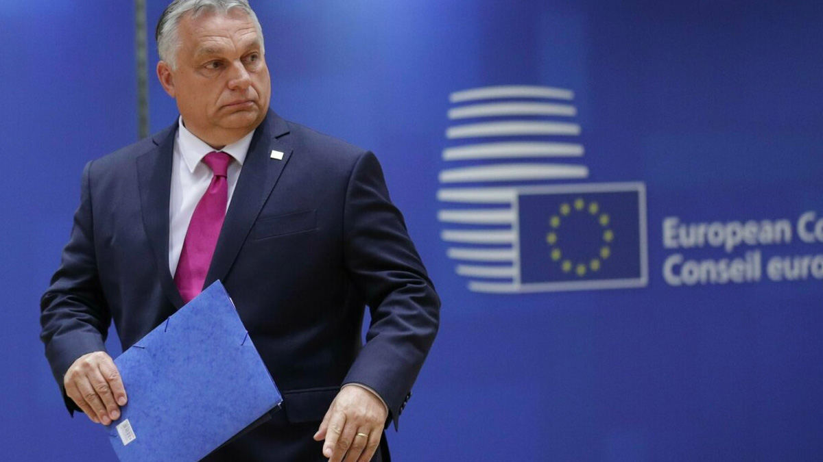 Ucraina, Orban si sfila senza condannare Putin: "Non è la nostra guerra"
