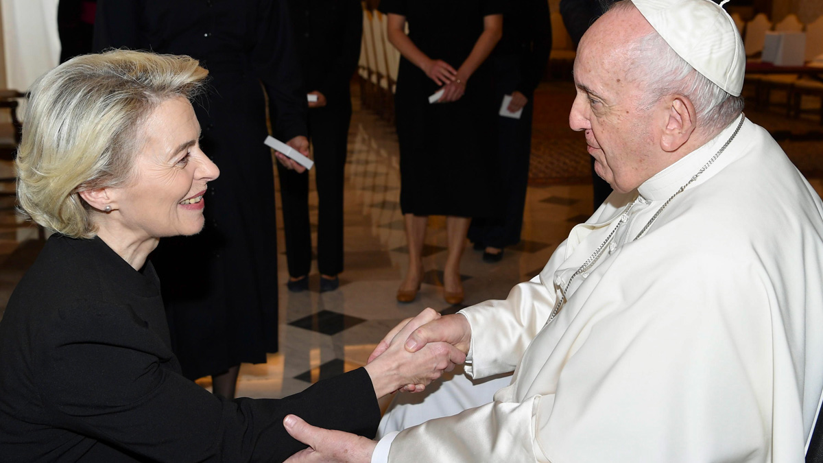 Ucraina, Papa Francesco ha incontrato Ursula von der Leyen: "Comune impegno sul cessate il fuoco"