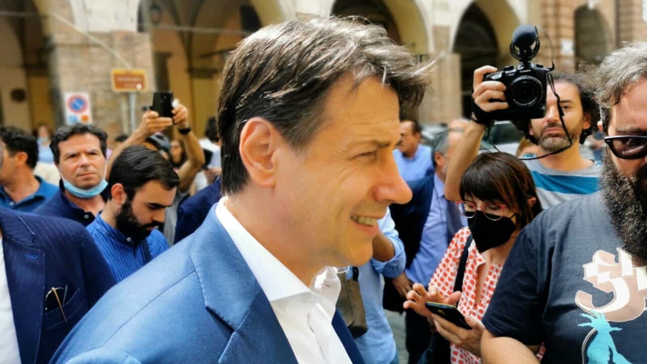 Ucraina, Conte (M5s): "Non vogliamo il riarmo e non vogliamo un'escalation militare" Ucraina, Conte (M5s): "Non vogliamo il riarmo e non vogliamo un'escalation militare"