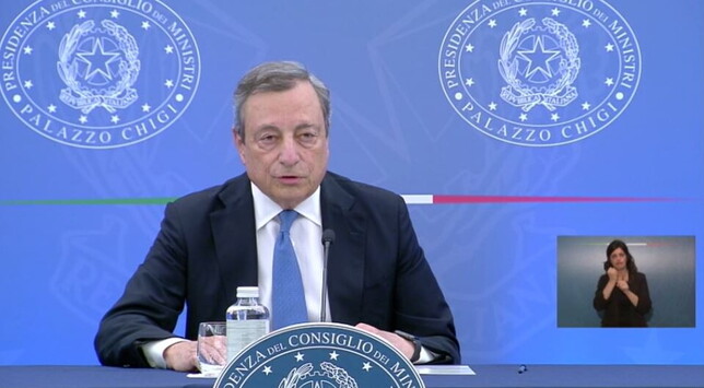 Draghi apre a Conte e bacchetta la maggioranza: "Non si governa con gli ultimatum" Draghi apre a Conte e bacchetta la maggioranza: "Non si governa con gli ultimatum"
