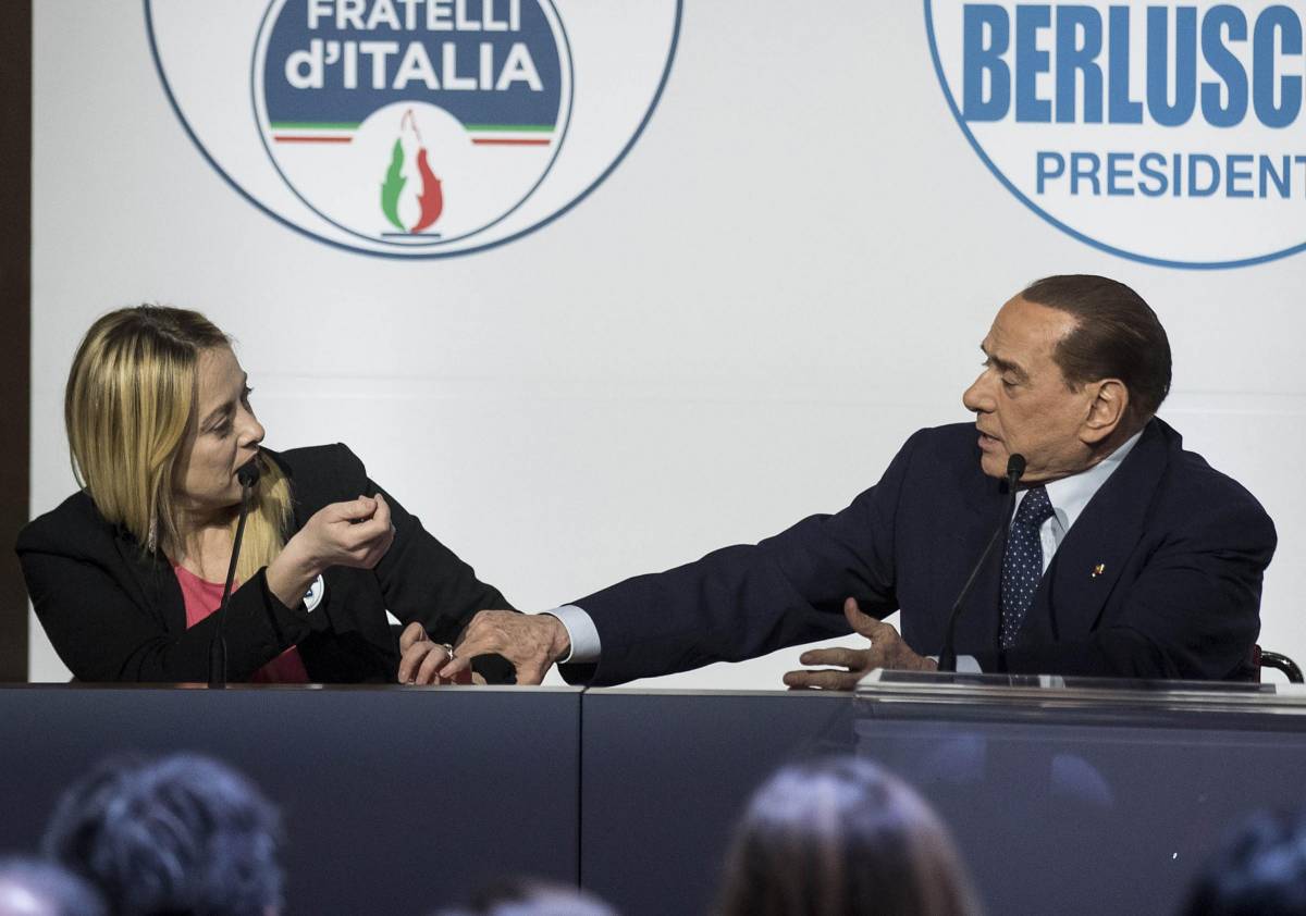 Berlusconi: "Non esistono Calenda e Renzi, il confronto è solo fra noi e la sinistra"