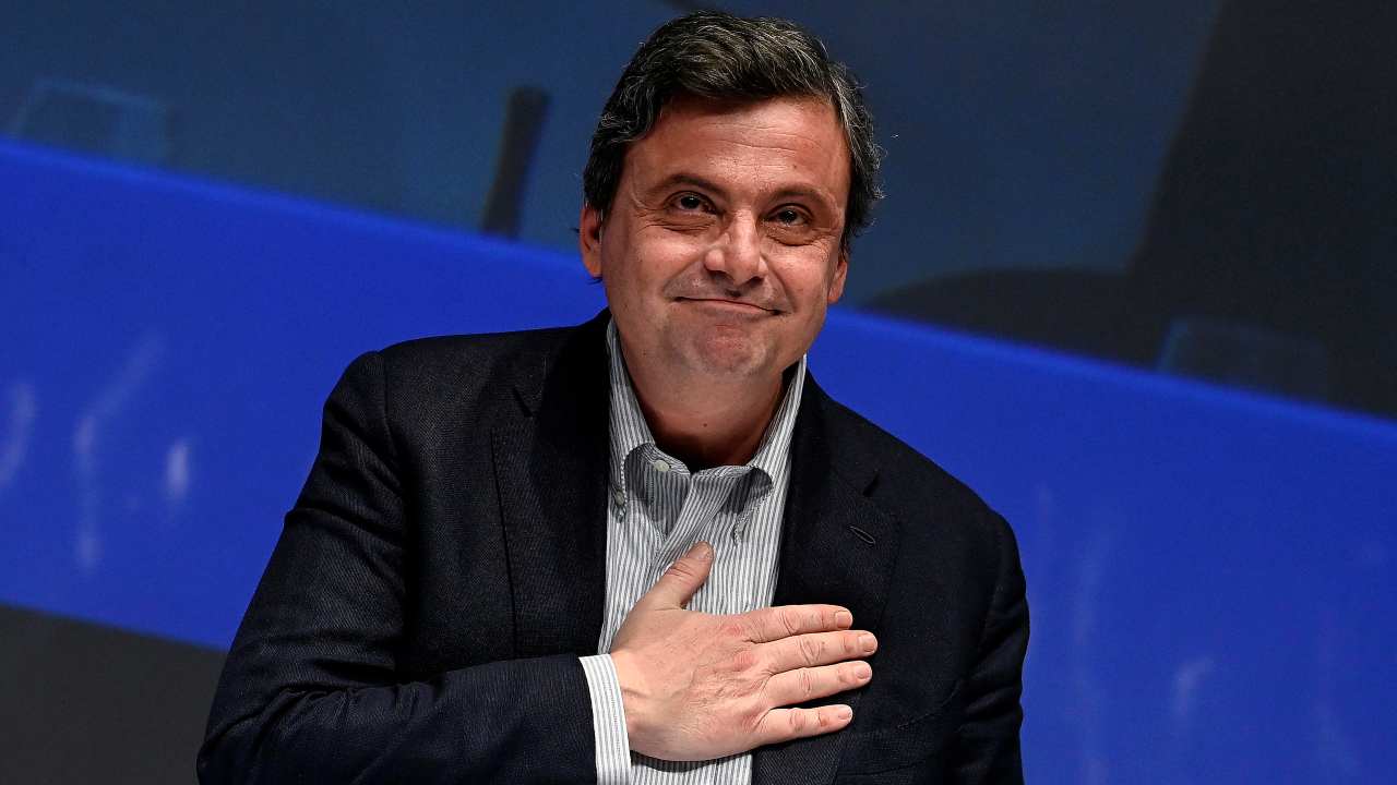 Sinistra italiana e Europa verde ironizzano su Calenda: "Onorati del pensiero del primo ministro di twitter..."