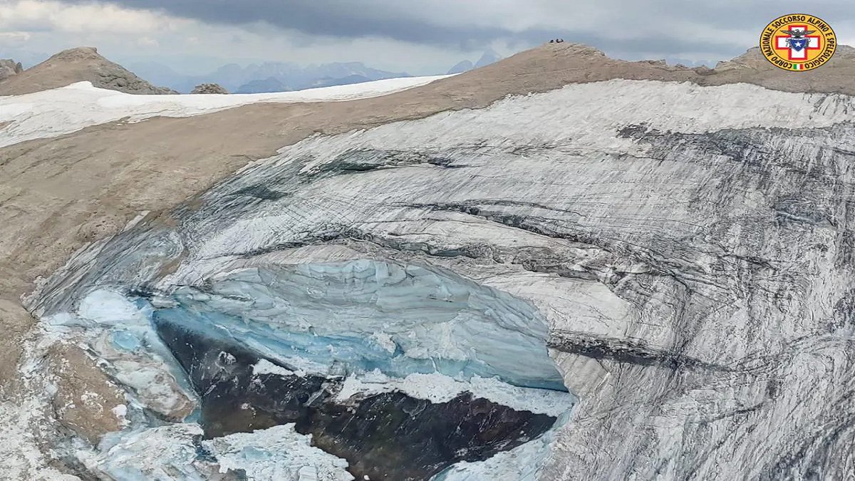 Marmolada, i soccorritori hanno avvistato dei resti sul ghiacciaio
