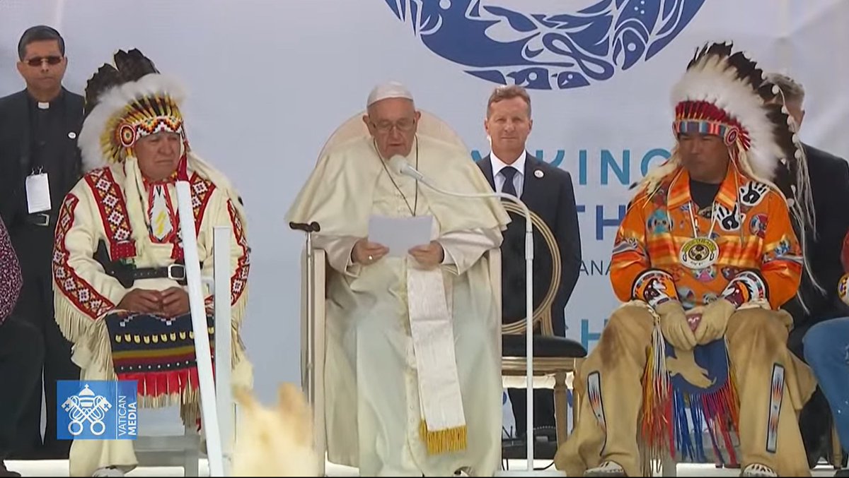 Il Papa in Canada condanna gli abusi della chiesa sui nativi: "Imploro perdono e riconciliazione"