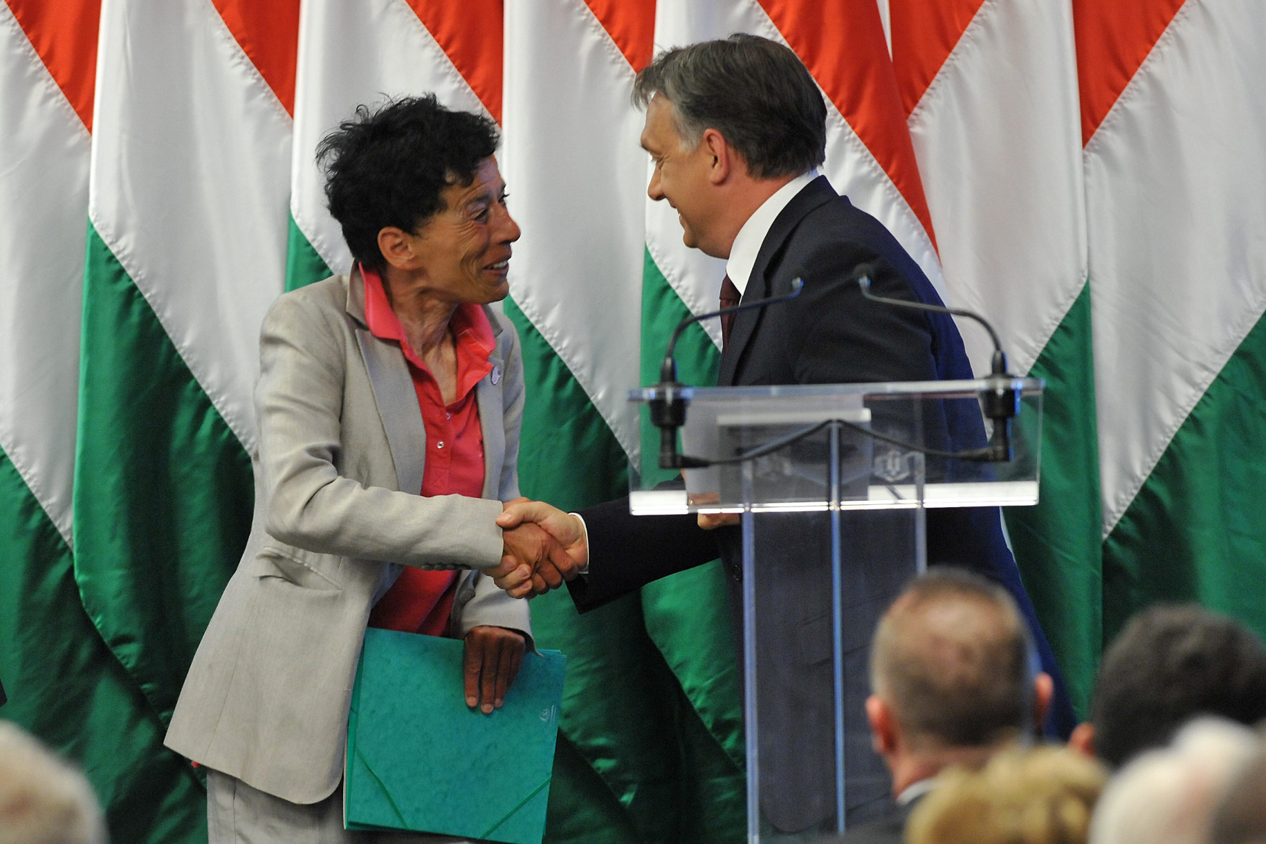 La consigliera lascia Orban: "Ha fatto un discorso nazista degno di Goebbels"