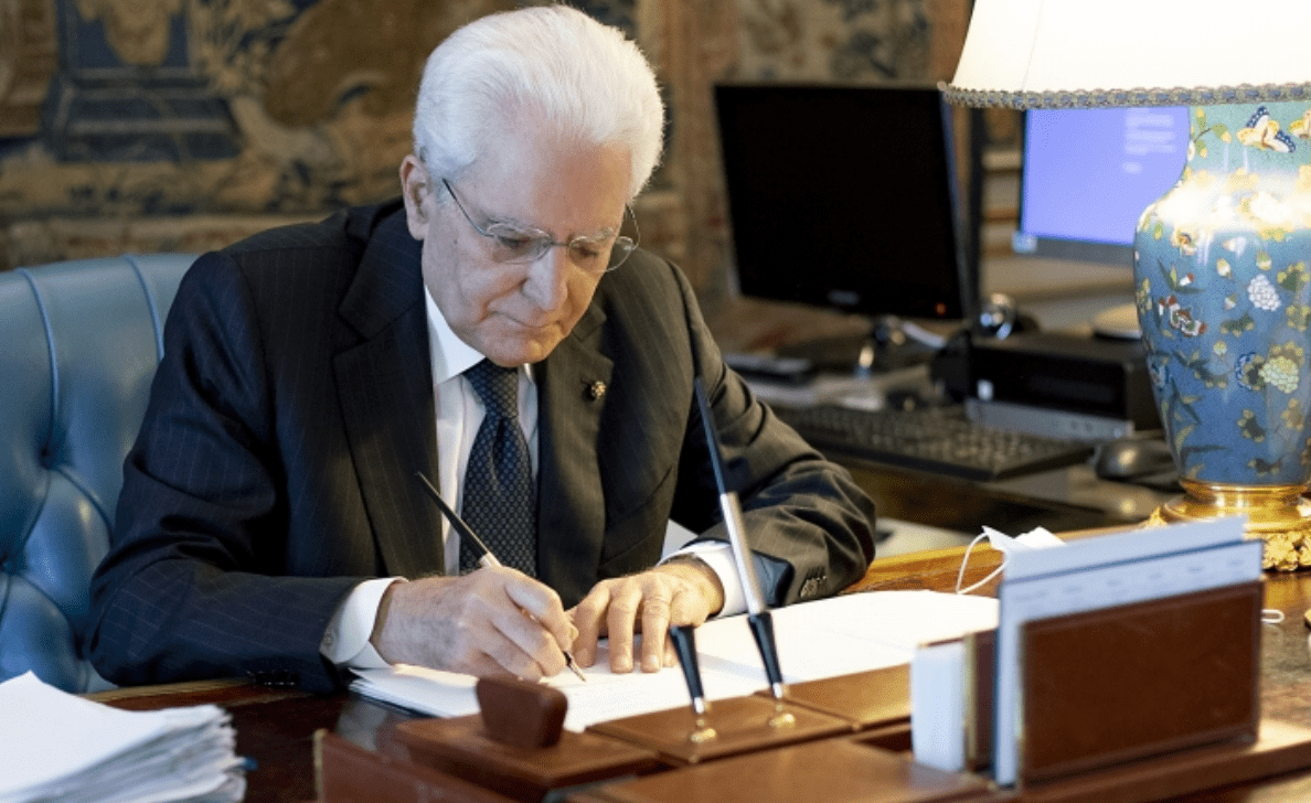 Mattarella ha sciolto le Camere: "Dato il momento mi aspetto un contributo costruttivo di tutti"