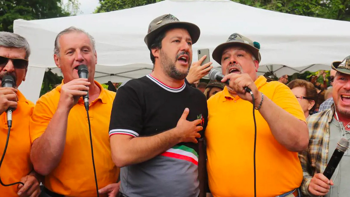 Alpini, impossibile identificare gli autori delle molestie e Salvini esulta: "Giornali e comunisti chiedano scusa"