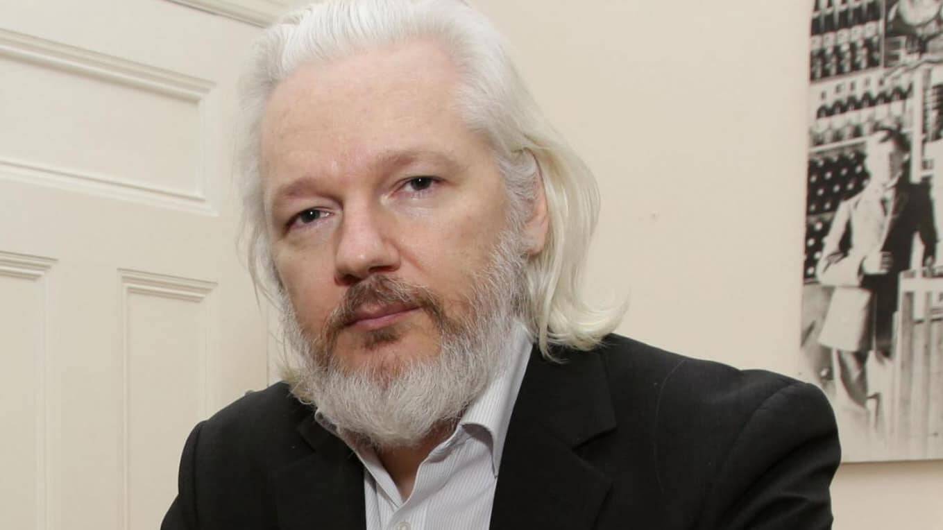 La moglie di Julian Assange al governo australiano: "Fate di più, la sua vita è nelle vostre mani"