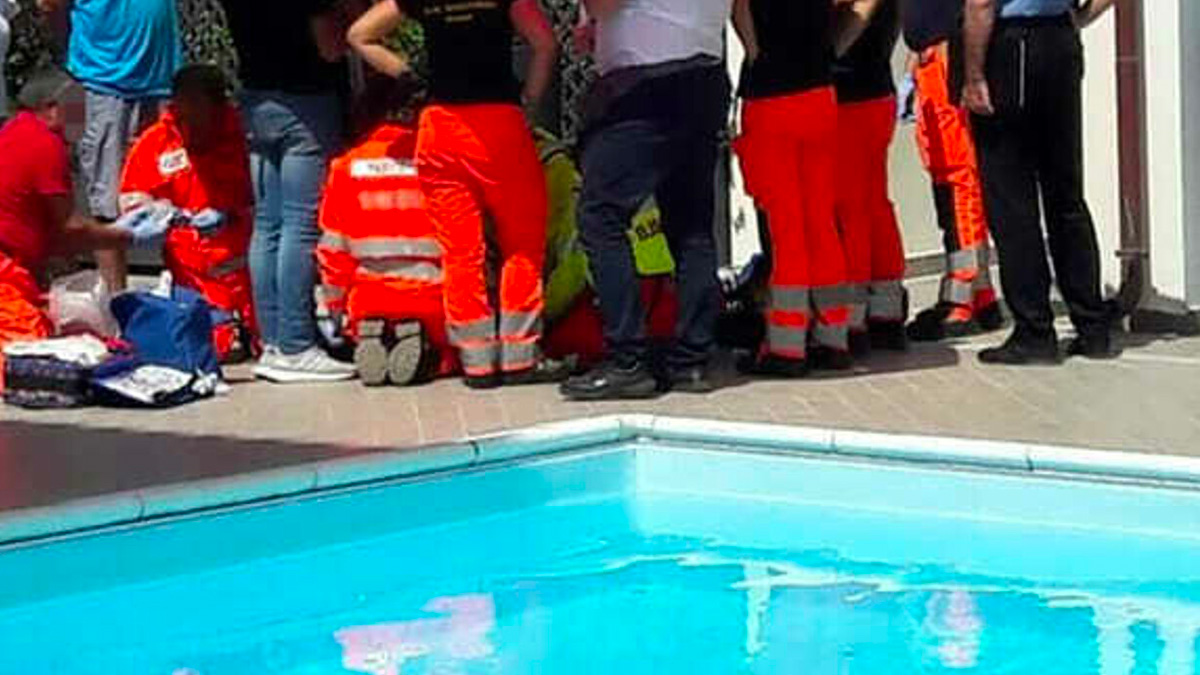 Bologna, babysitter muore in una piscina: in prognosi riservata la bimba che accudiva