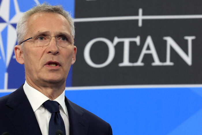 Stoltenberg dopo la barbarie di Dnipro: "Presto armi ancora più pesanti a Kiev"