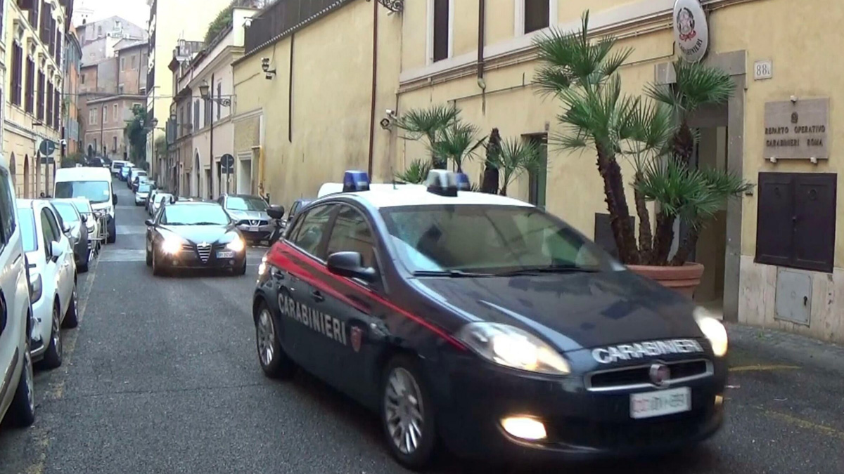 Una donna di 33 anni uccisa a coltellate, fermato il compagno