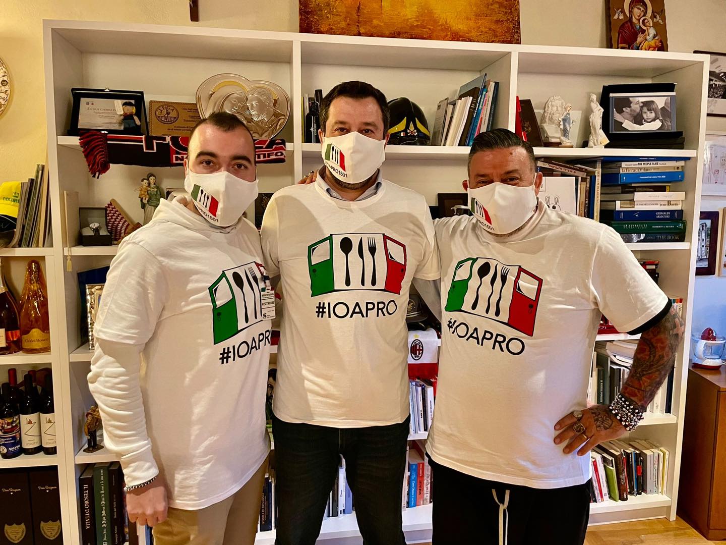 Covid-19, Salvini sposa la linea Bolsonaro: "Riammettere i medici no-vax sospesi"