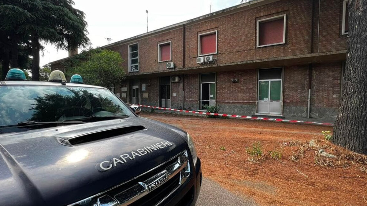 Un cadavere ritrovato in un casolare alla periferia di Bologna: è il corpo di un giovane di circa 25 anni