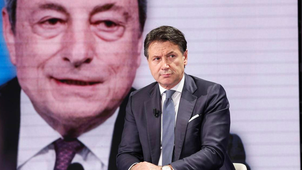 Covid-19, Conte accusa Draghi: "Io non volevo l'obbligo vaccinale, abbiamo subito ricatti continui"