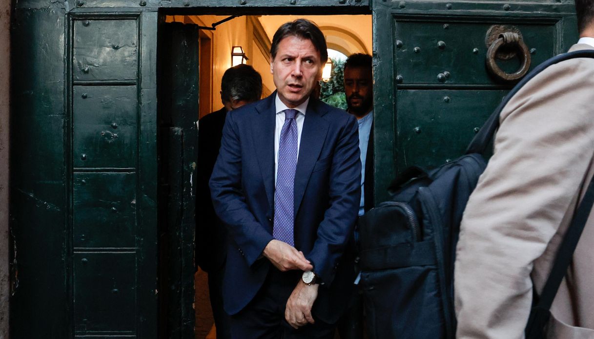 Giuseppe Conte, il sempliciotto delle fiabe che nella realtà ha combinato disastri