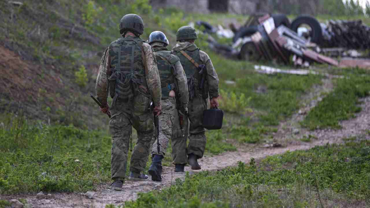Ucraina, gli 007 britannici: "I russi minano la sicurezza nella centrale di Zaporizhzhia"